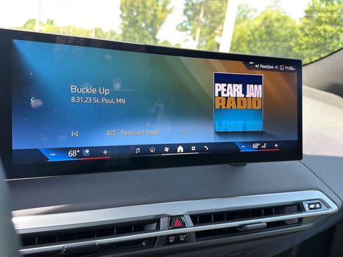 Used 2025 BMW iX xDrive50 w/ Premium Package AWD/4WD image 24