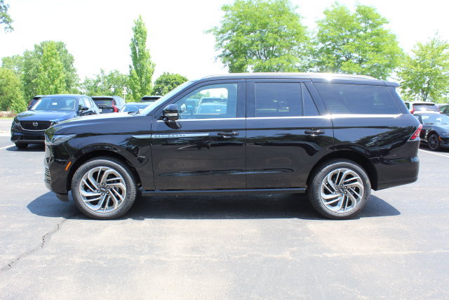 Used 2026 Lincoln Navigator Reserve AWD/4WD image 6