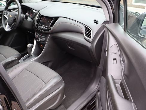 Used 2022 Chevrolet Trax LT w/ LT Convenience Package AWD/4WD image 39