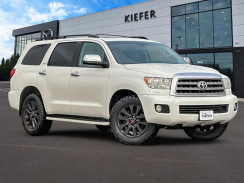 Used 2014 Toyota Sequoia Platinum image 2