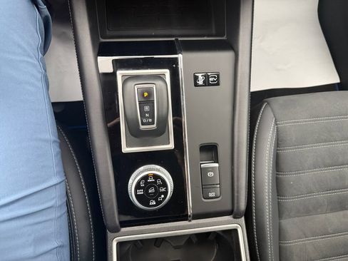 Used 2024 Mitsubishi Outlander 4WD Plug-In Hybrid image 30