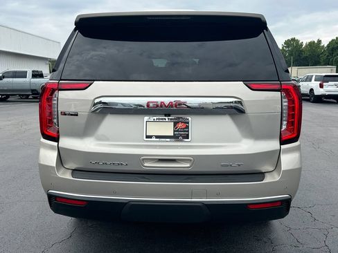 Used 2024 GMC Yukon SLT w/ SLT Luxury Package RWD image 7