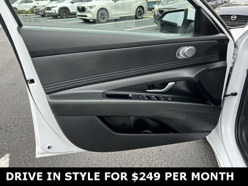 Used 2025 Hyundai Elantra SEL image 12