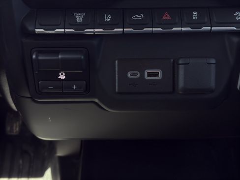 Used 2024 GMC Sierra 2500 Pro image 36