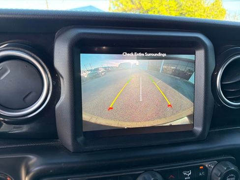 Used 2020 Jeep Wrangler Unlimited Sahara image 16