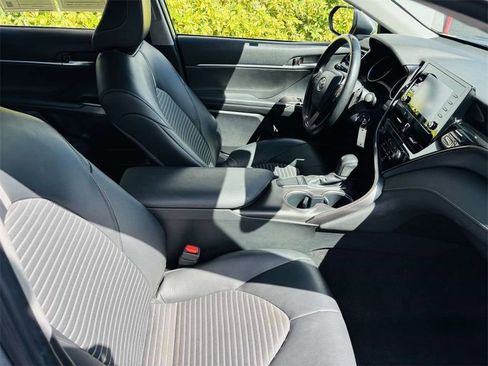 Used 2023 Toyota Camry SE image 13