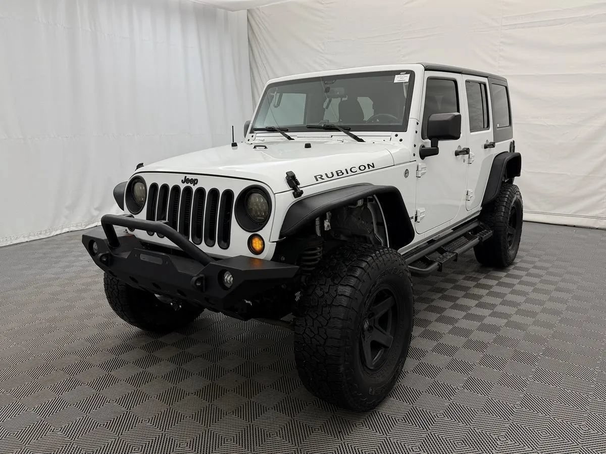 Used 2015 Jeep Wrangler Unlimited Rubicon w/ Connectivity Group AWD/4WD image 2