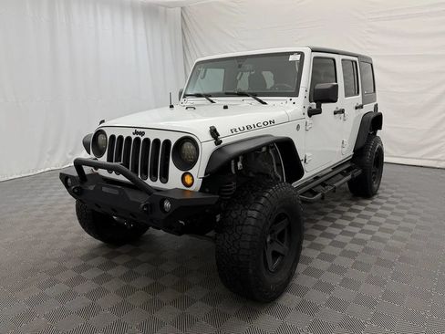 Used 2015 Jeep Wrangler Unlimited Rubicon w/ Connectivity Group AWD/4WD image 2