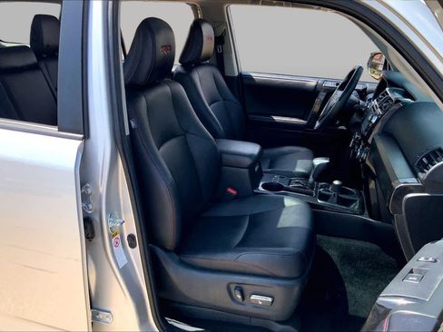 Used 2018 Toyota 4Runner TRD Off-Road Premium AWD/4WD image 9