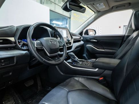 Certified 2022 Toyota Highlander XLE image 12