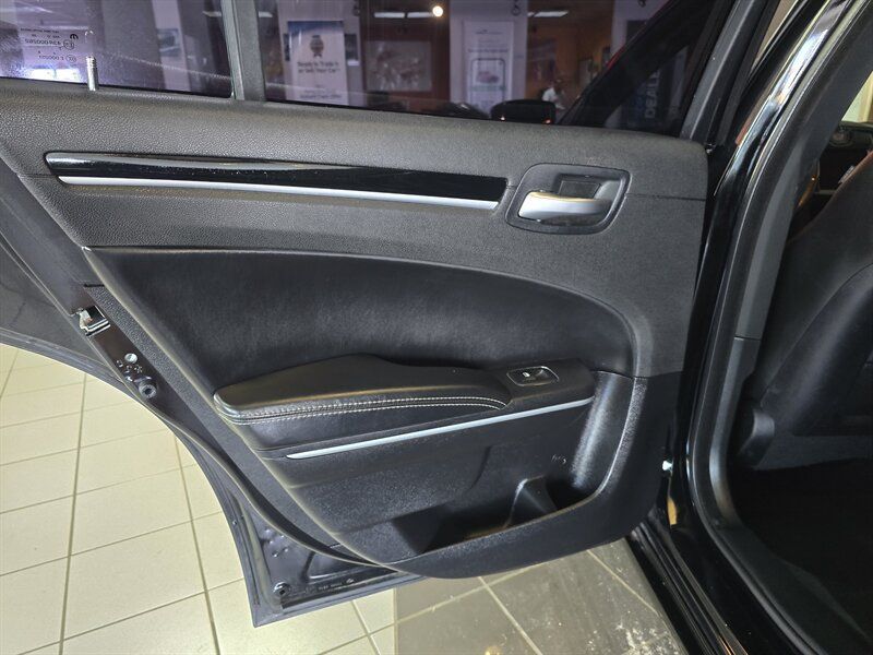 Used 2021 Chrysler 300 S RWD image 9