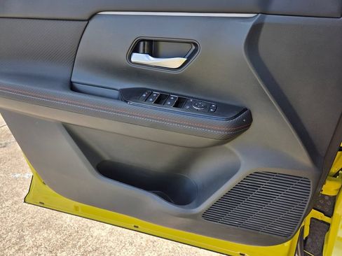 Used 2025 Nissan Kicks SR FWD image 21