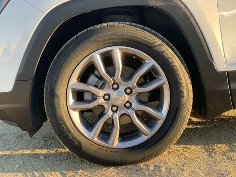 Used 2023 GMC Terrain SLT image 31