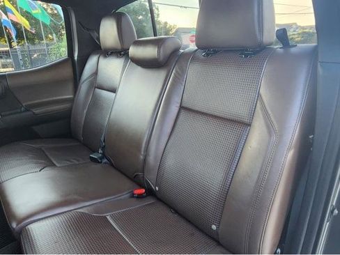 Used 2017 Toyota Tacoma Limited w/ Tow Package image 17