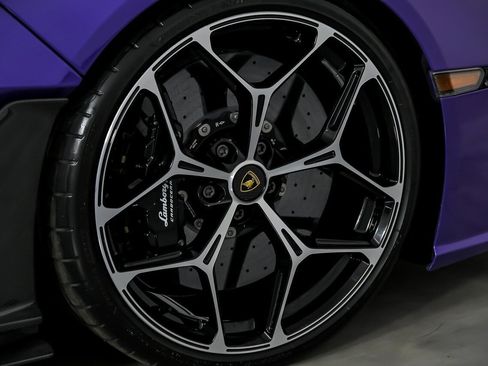 Used 2024 Lamborghini Revuelto image 24