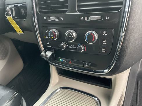 Used 2020 Dodge Grand Caravan SXT FWD image 26