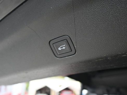 Used 2021 Chevrolet Tahoe Z71 image 20