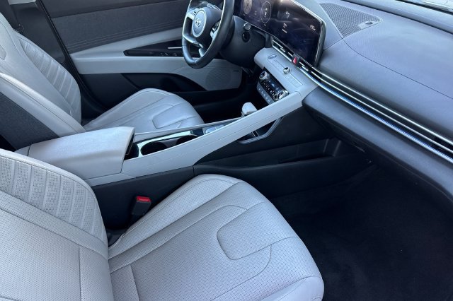 Used 2021 Hyundai Elantra Limited FWD image 18