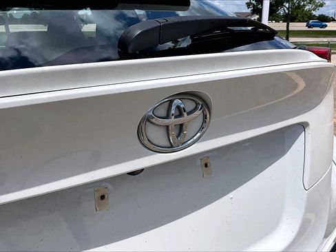 Used 2018 Toyota C-HR XLE FWD image 29