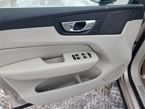 New 2026 Volvo XC60 B5 Ultra w/ Protection Package Premier image 10