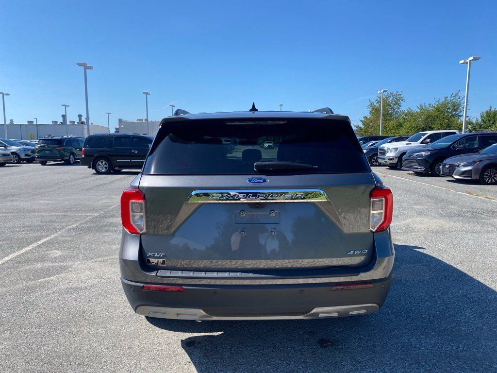 Used 2022 Ford Explorer XLT w/ Equipment Group 202A AWD/4WD image 6