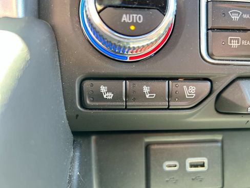 Used 2024 GMC Yukon SLT w/ SLT Luxury Package AWD/4WD image 32
