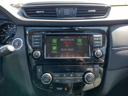 Used 2019 Nissan Rogue SL w/ Premium Package image 3