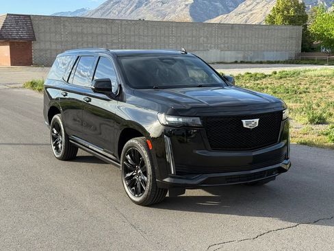 Used 2022 Cadillac Escalade Sport Platinum AWD/4WD image 2