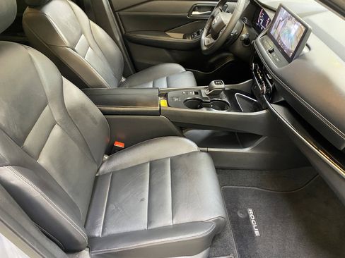 Used 2025 Nissan Rogue SL w/ Tech Package FWD image 25