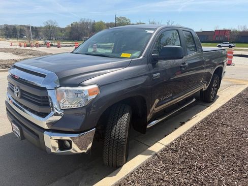 Used 2015 Toyota Tundra SR5 w/ TRD Off Road Package AWD/4WD image 4