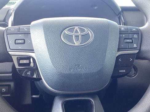 Used 2025 Toyota Camry LE image 11