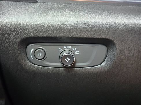 Used 2023 Chevrolet Traverse High Country FWD image 41