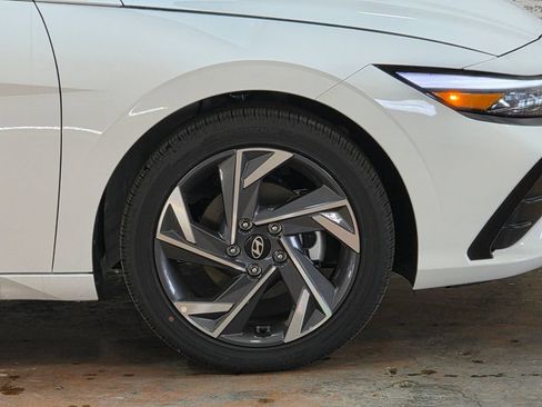 New 2026 Hyundai Elantra Limited FWD image 9