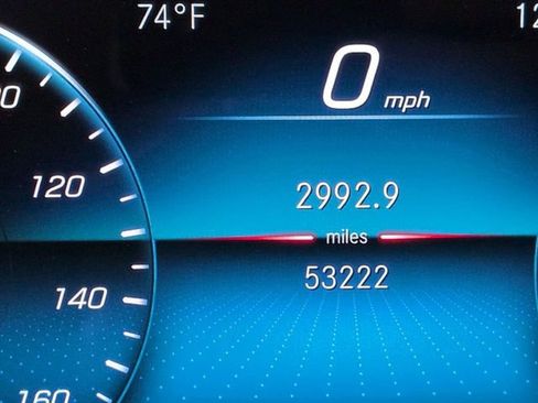 Used 2021 Mercedes-Benz GLE 450 4MATIC image 16