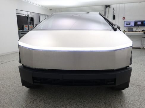 Used 2024 Tesla Cybertruck AWD Crew Cab image 2