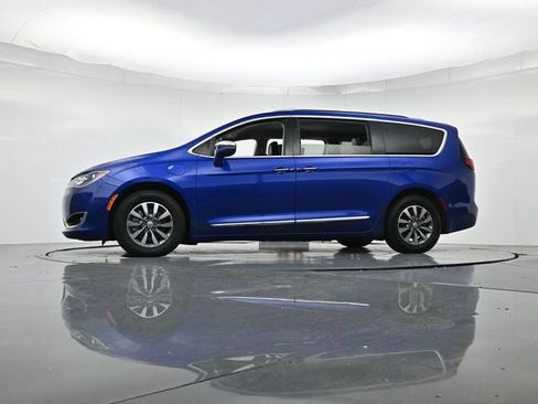 Used 2020 Chrysler Pacifica Limited FWD image 42