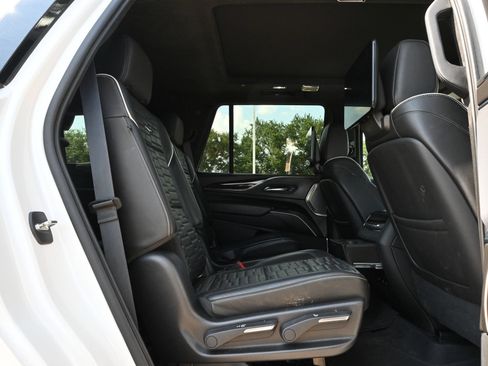 Used 2021 Cadillac Escalade Premium Luxury Platinum AWD/4WD image 24