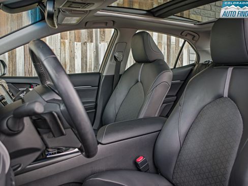 Used 2018 Toyota Camry XSE image 13