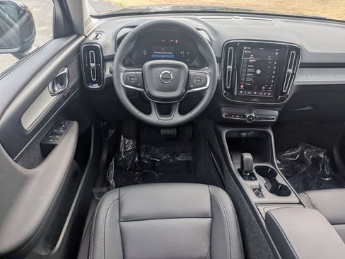 Certified 2026 Volvo XC40 B5 Core AWD/4WD image 17