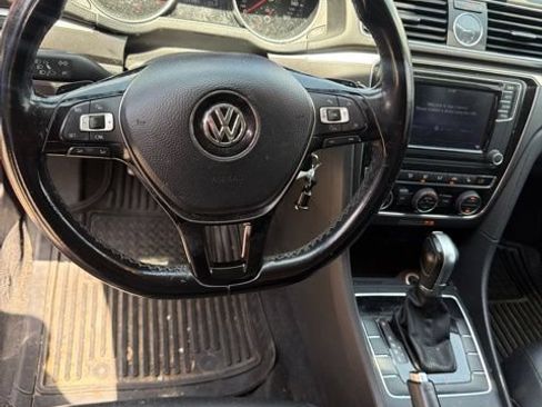 Used 2017 Volkswagen Passat 1.8T R-Line FWD image 19