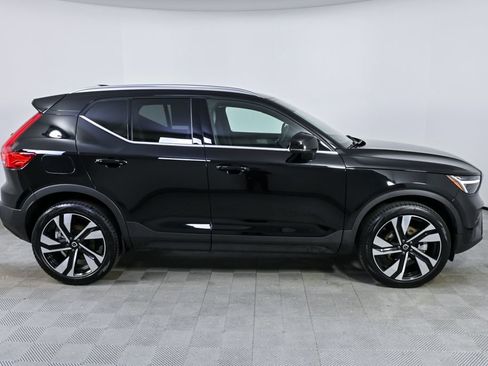 Certified 2025 Volvo XC40 B5 Plus image 28