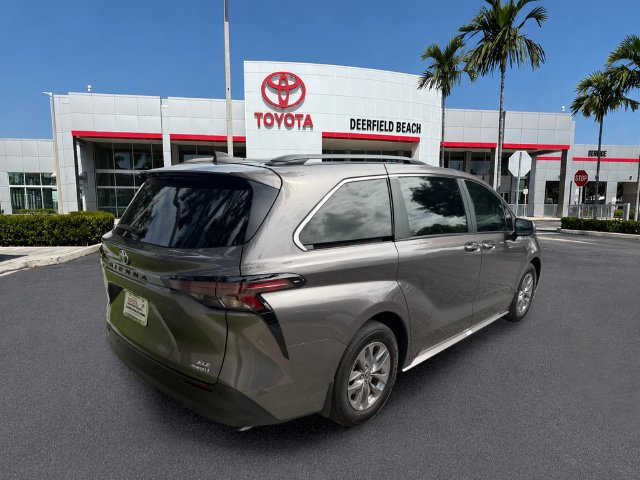 Used 2024 Toyota Sienna XLE w/ XLE Plus Package FWD image 11