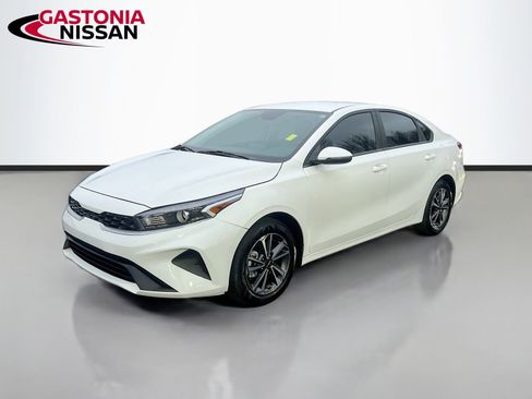 Used 2024 Kia Forte LXS w/ LXS Technology Package image 3