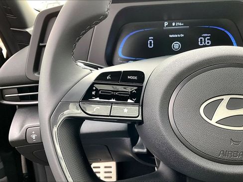 Used 2025 Hyundai Elantra Sport image 18