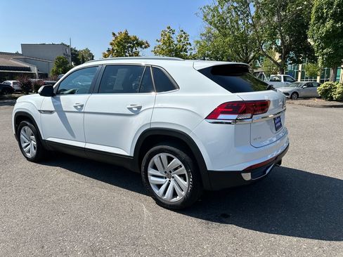 Used 2020 Volkswagen Atlas Cross Sport SE w/ Panoramic Sunroof Package AWD/4WD image 4