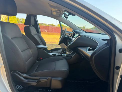 Used 2020 Chevrolet Malibu LT FWD image 27