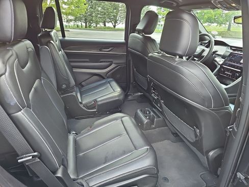 Used 2024 Jeep Grand Cherokee L Limited AWD/4WD image 15