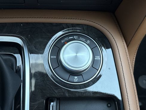 Used 2024 INFINITI QX80 Sensory w/ Cargo Package AWD/4WD image 37