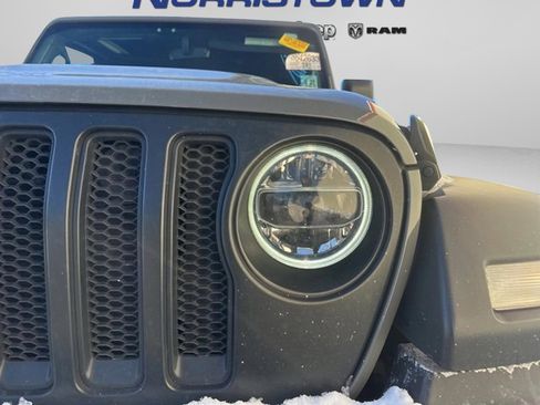 Certified 2022 Jeep Wrangler Unlimited Sport w/ Sun And Sound Package image 8