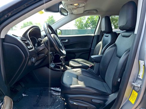 Used 2019 Jeep Compass Latitude FWD image 15